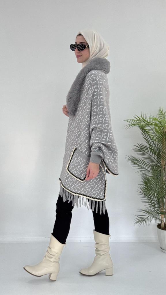 Women's Stylish and Comfortable Winter Cape, Model G3692 - Gray Women's Stylish and Comfortable Winter Cape, Model G3692 - Gray
