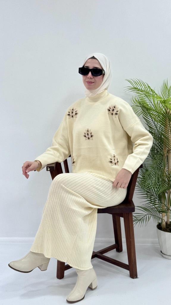 Women's winter dress, model G3741 - Ecru