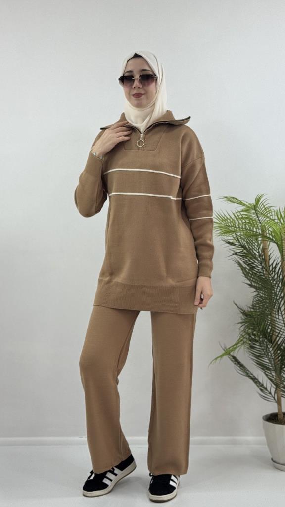 Women's new seasonal knitwear top and bottom hijab suit, model G4072 - Beige