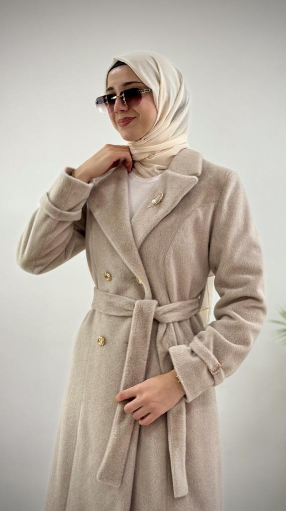 Women's stylish and comfortable winter coat, model G4074 - Beige