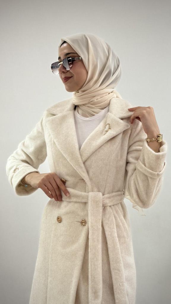 Women's stylish and comfortable winter coat, model G4074 - White