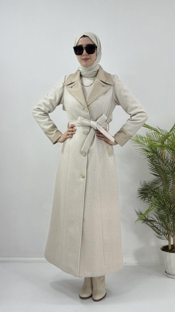 Women's stylish and comfortable long winter coat, model G4167 - Beige