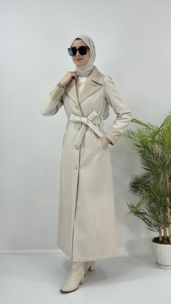 Women's stylish and comfortable long winter coat, model G4167 - Beige