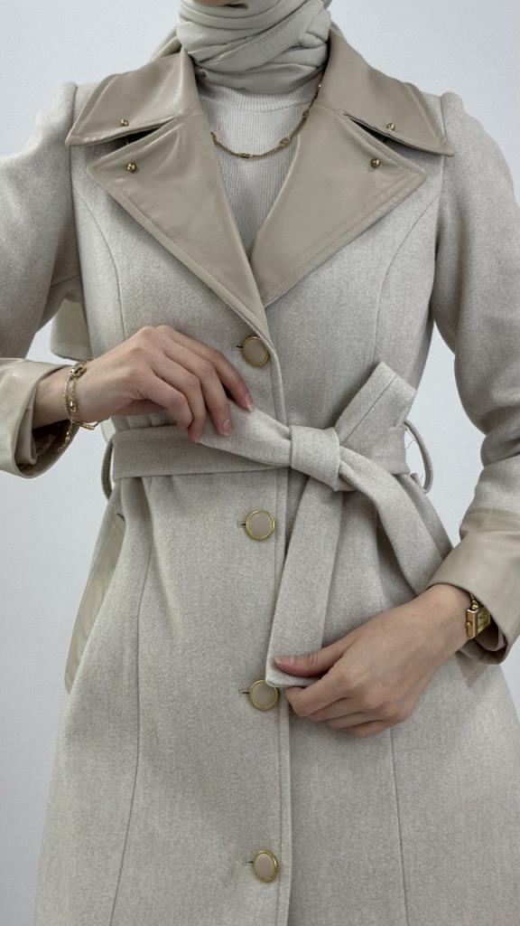 Women's stylish and comfortable long winter coat, model G4167 - Beige