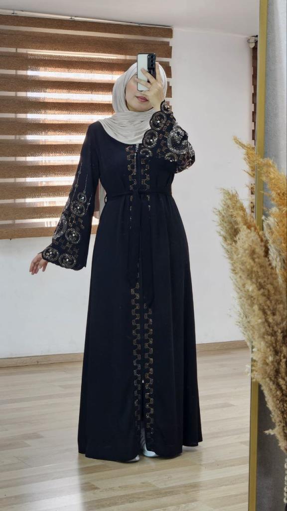 Luxuriously designed abaya in several colors, combining elegance and simplicity, model m2015 - Black