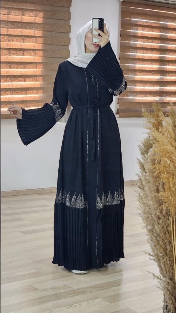 Elegant abaya for veiled women featuring sleeves and gold embroidered details that add a touch of luxury and distinction, model m2019 - Black