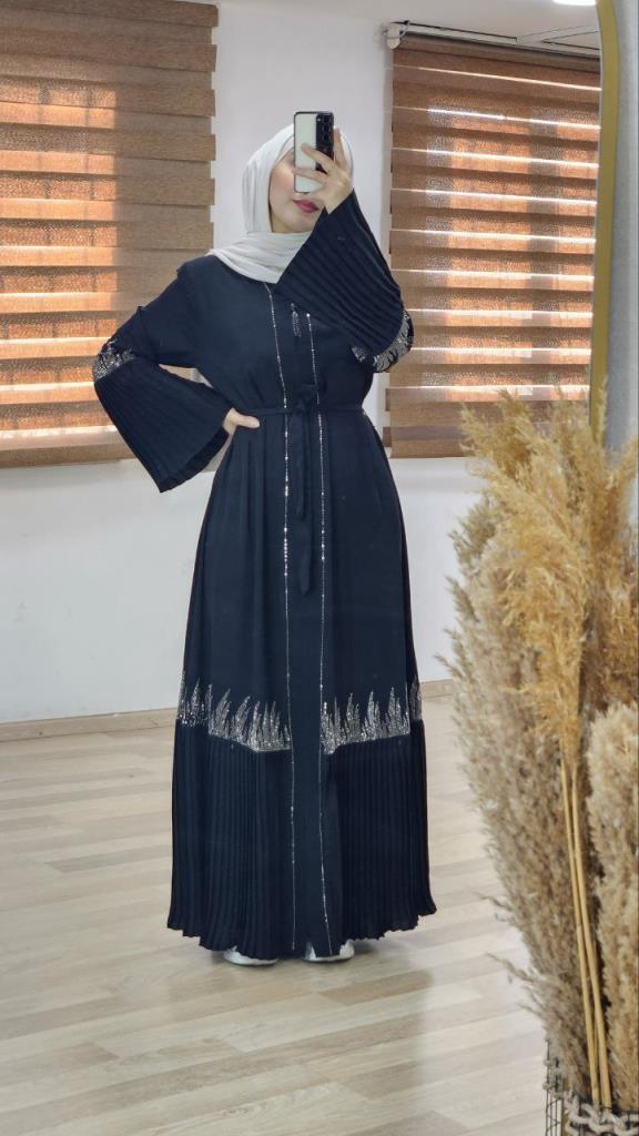 Elegant abaya for veiled women featuring sleeves and gold embroidered details that add a touch of luxury and distinction, model m2019 - Black