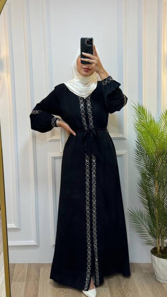 An elegant and modest abaya for hijabi women, Model M2021 - Black