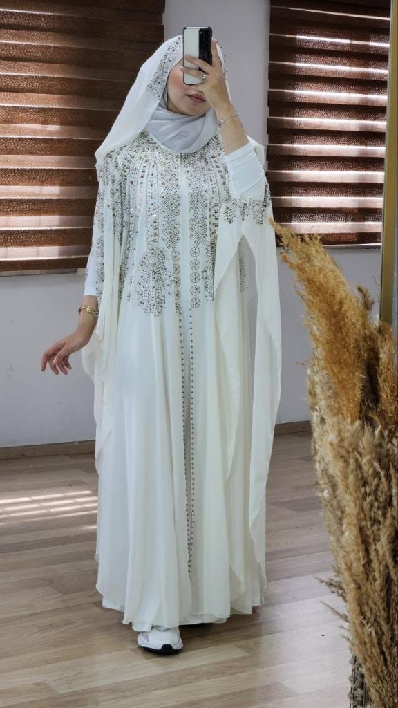 Elegant Kaftan for veiled women with a luxurious design and fine embroidery, model m4440 - Ecru