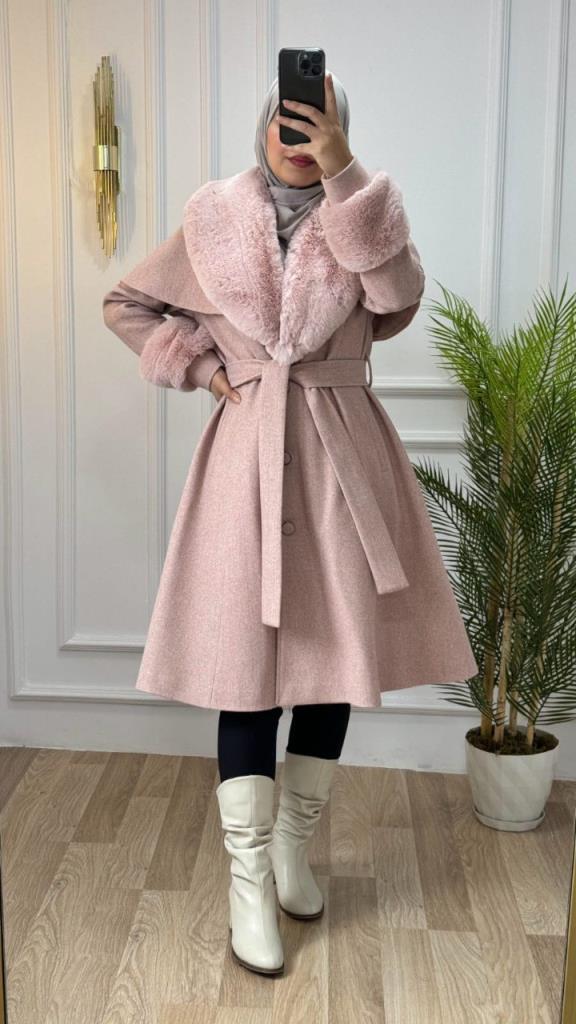 Stylish winter coat with fur collar and sleeves, and belt that highlights the waist, model m9025 - Pink