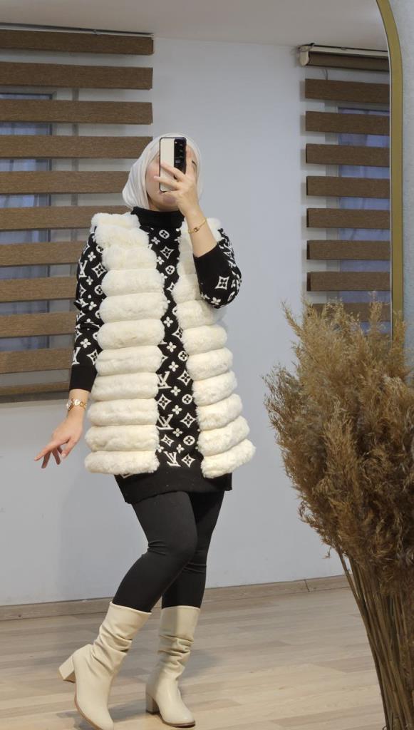 New season women's winter fur jacket is stylish and modern, suitable for daily use, model S0071 - White