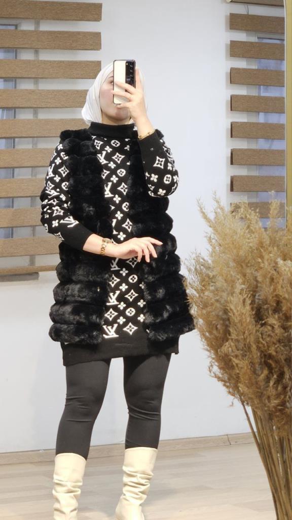 New season women's winter fur jacket is stylish and modern, suitable for daily use, model S0071 - Black