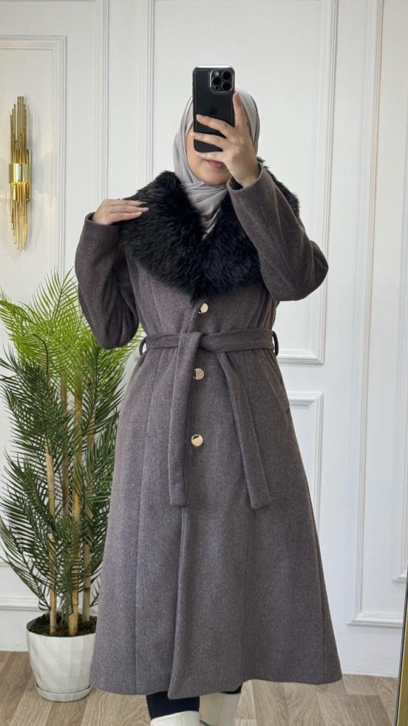 Elegant winter wool trench coat for veiled women, with fur collar, model G1362 - Tan