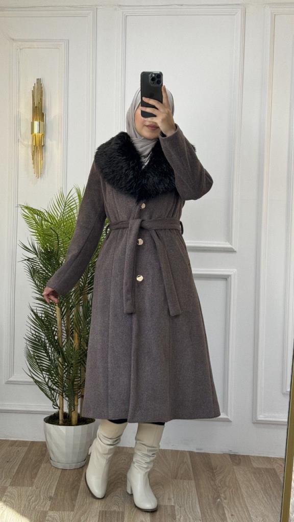 Elegant winter wool trench coat for veiled women, with fur collar, model G1362 - Tan