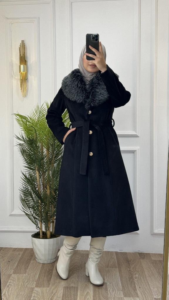 Elegant winter wool trench coat for veiled women, with fur collar, model G1362 - Black