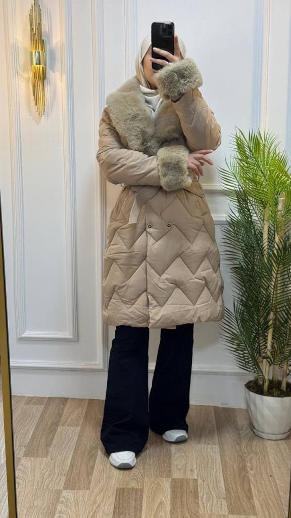 New season women's winter stylish and comfortable short jacket with fur collar suitable for daily use model Z0012 - Beige