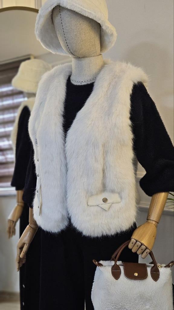 New season women's winter stylish and comfortable fur vest suitable for special occasions model Z0023 - White