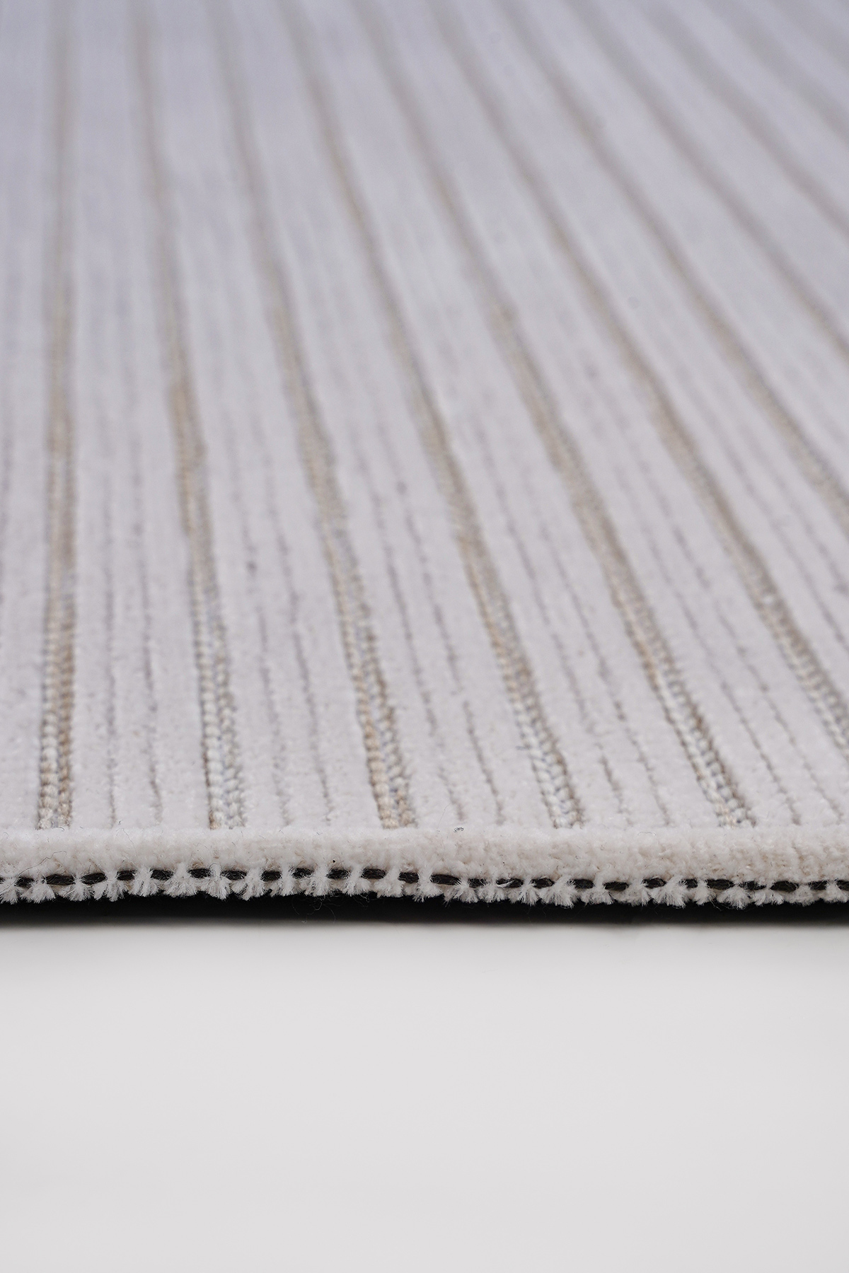 Ravi 1701A Beyaz Kaymaz Taban Yıkanabilir Yumuşak Dokulu Kilim