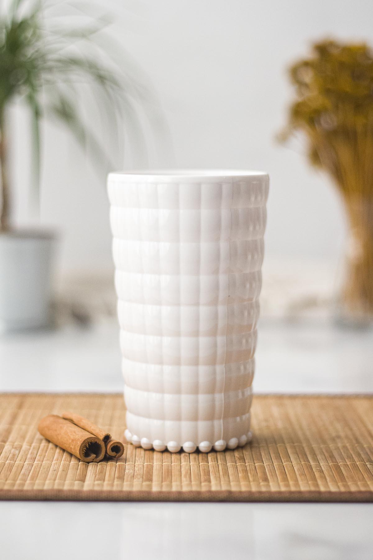 Allegra White Cup - 750 ml Single Acrylic Material - Glass Not Fracture Resistant