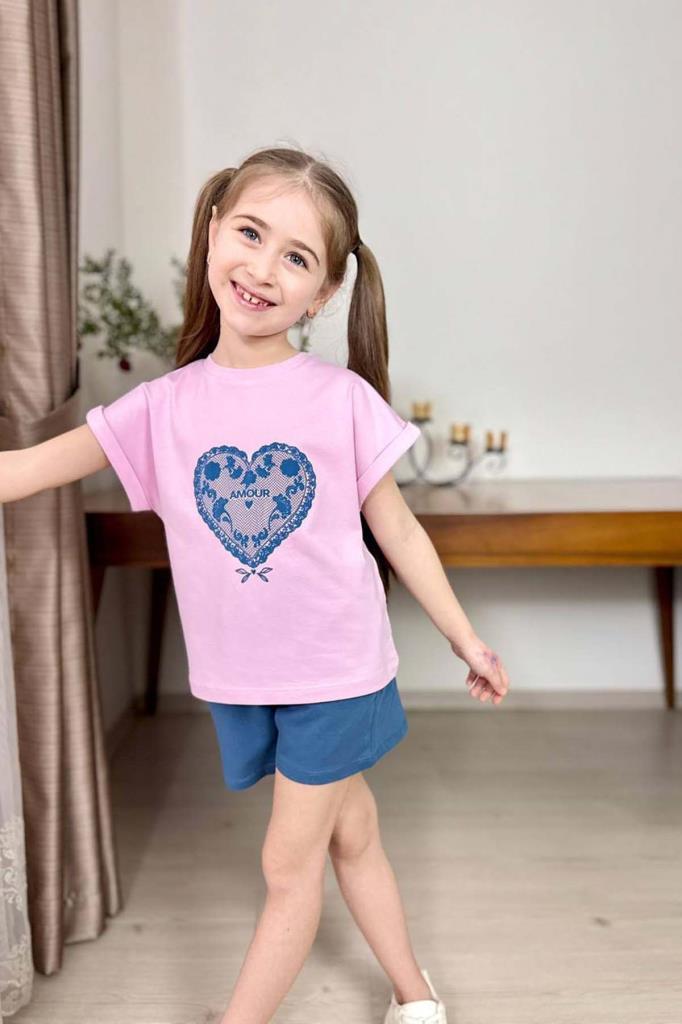Kız Çocuk Göğsünde Dantel İşleme Kalp Detaylı Pembe T-Shirt Beli Lastikli Şortlu Takım