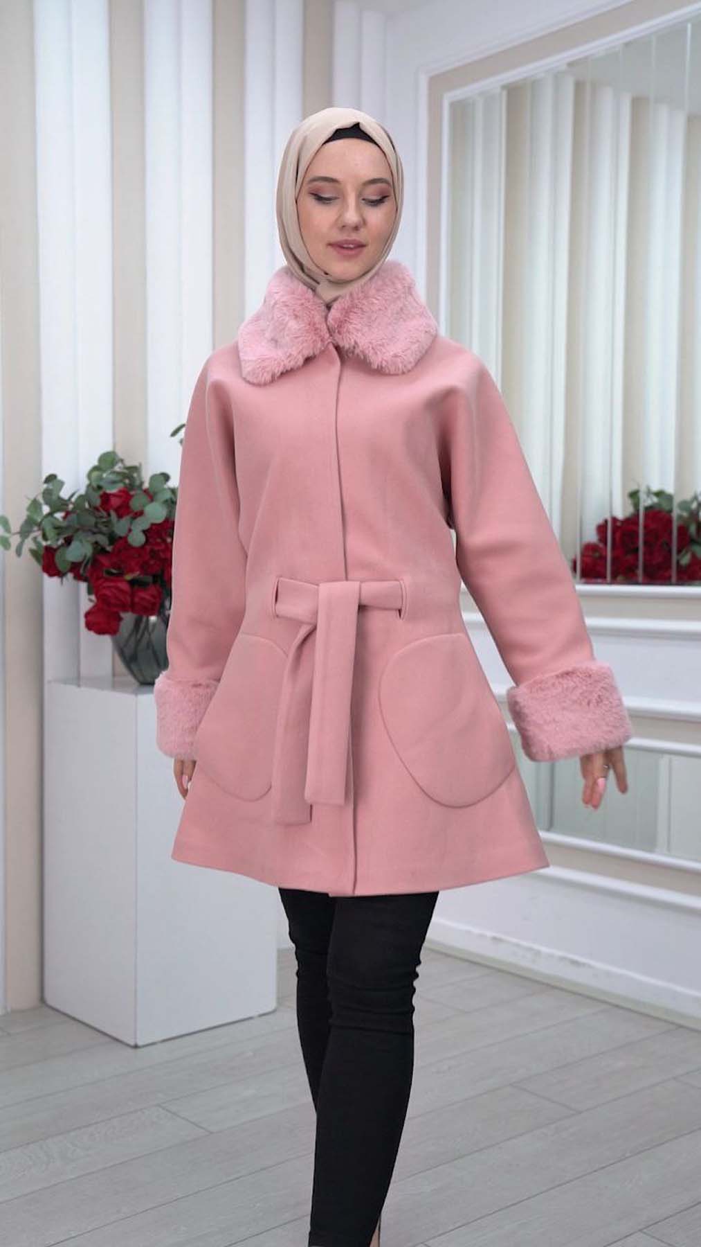 WOMEN'S FURNITURE SHORT COAT WITH FURNITURE Collar and Cuffs 1335 Pembe