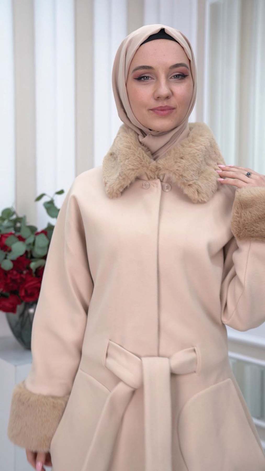 WOMENS FURNITURE SHORT COAT WITH FURNITURE Collar and Cuffs 1335 - beige