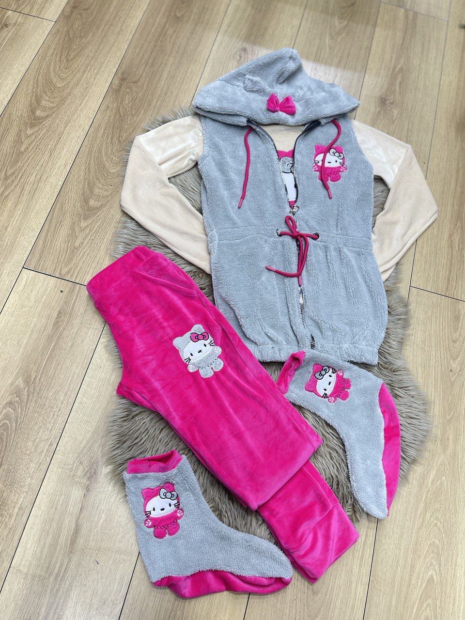 4-PIECE VELVET SUIT WOMENS TRACKSUIT - VEST - T-SHIRT - TROUSERS - SOCKS 1085 - fuchsia