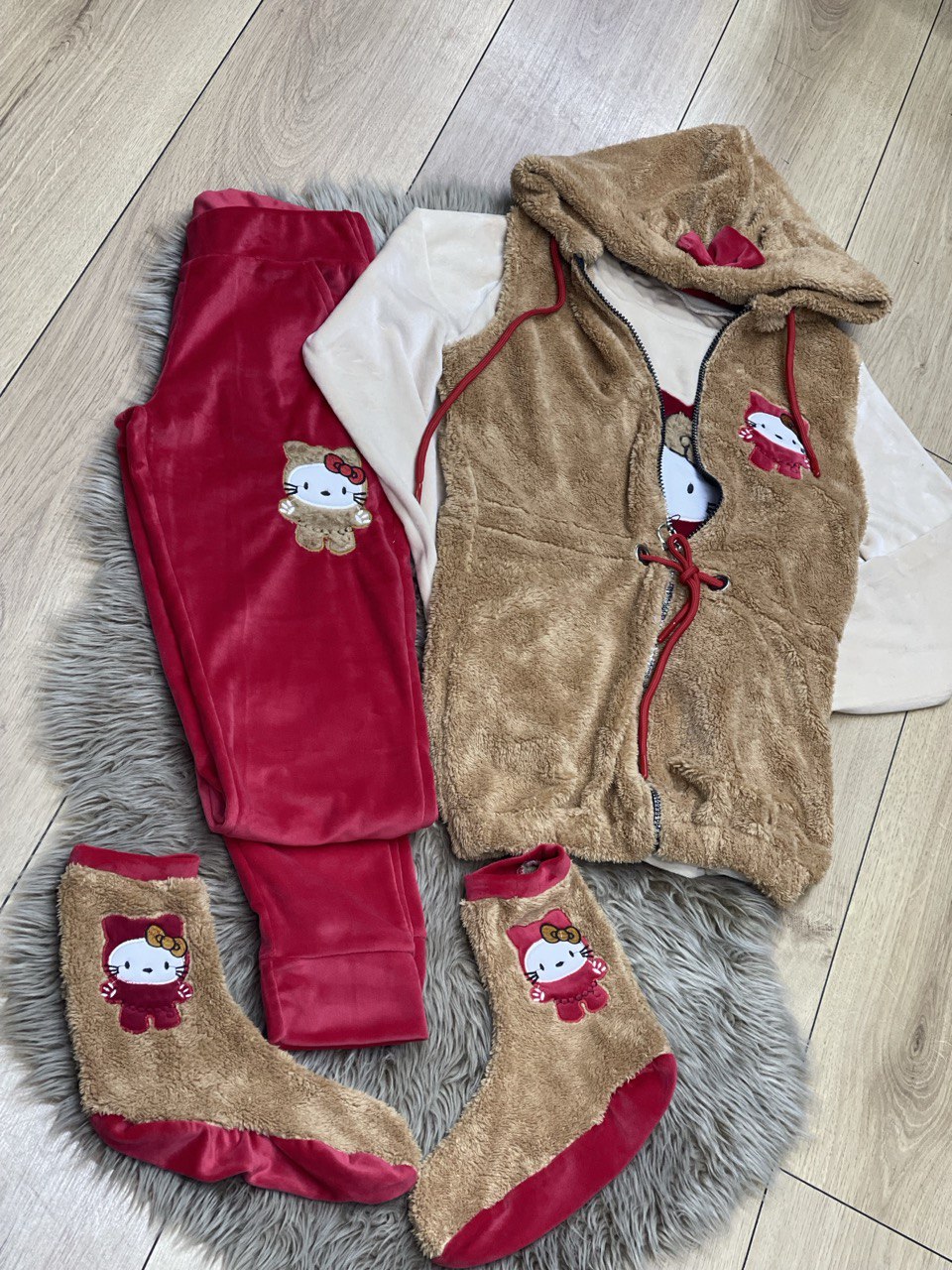 4-PIECE VELVET SUIT WOMENS TRACKSUIT - VEST - T-SHIRT - TROUSERS - SOCKS 1085 - red