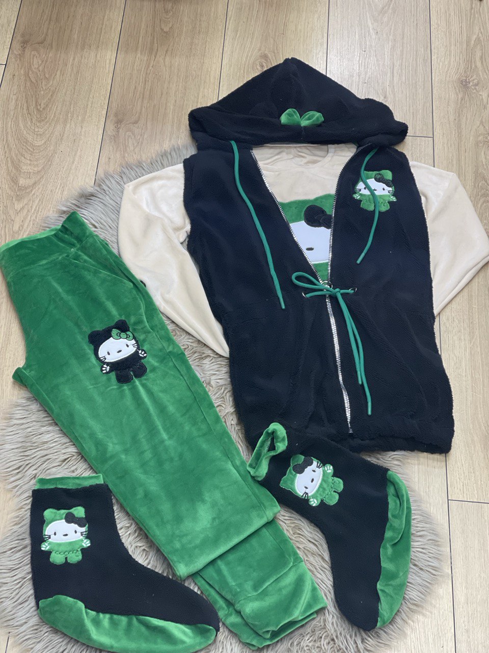 4-PIECE VELVET SUIT WOMENS TRACKSUIT - VEST - T-SHIRT - TROUSERS - SOCKS 1085 - green