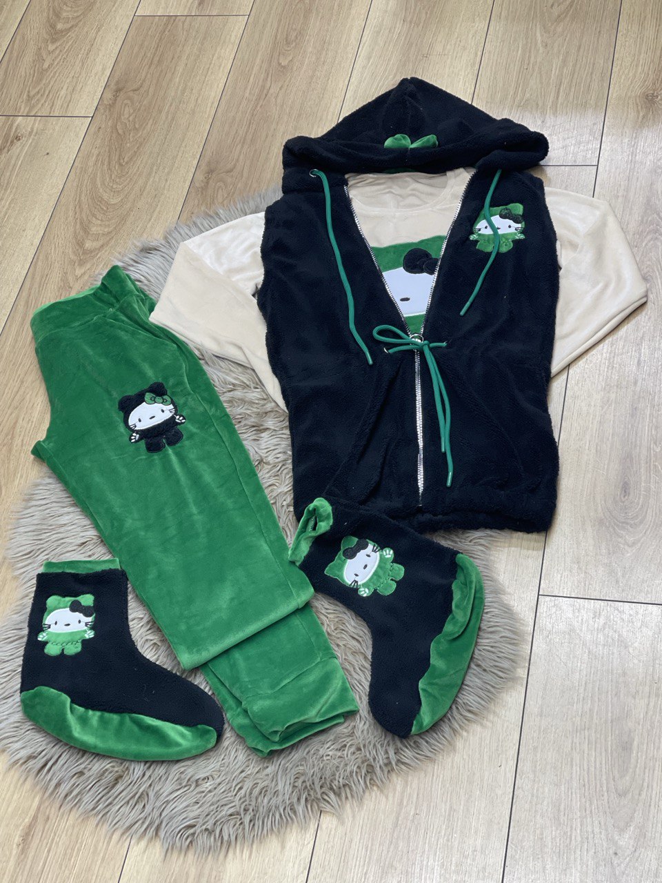 4-PIECE VELVET SUIT WOMEN'S TRACKSUIT - VEST - T-SHIRT - TROUSERS - SOCKS 1085 Yeşil