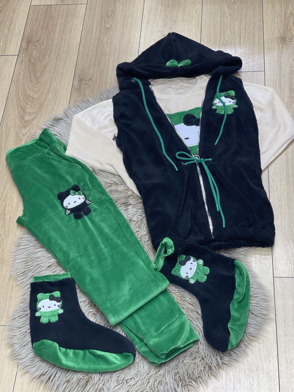 4-PIECE VELVET SUIT WOMEN'S TRACKSUIT - VEST - T-SHIRT - TROUSERS - SOCKS 1085 Yeşil