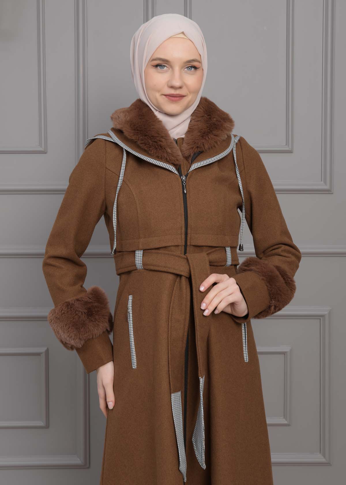 BELTED CACHET TOPCOAT WITH HOOD AND SLEEVE FUR DETAILS 1355 Kahverengi