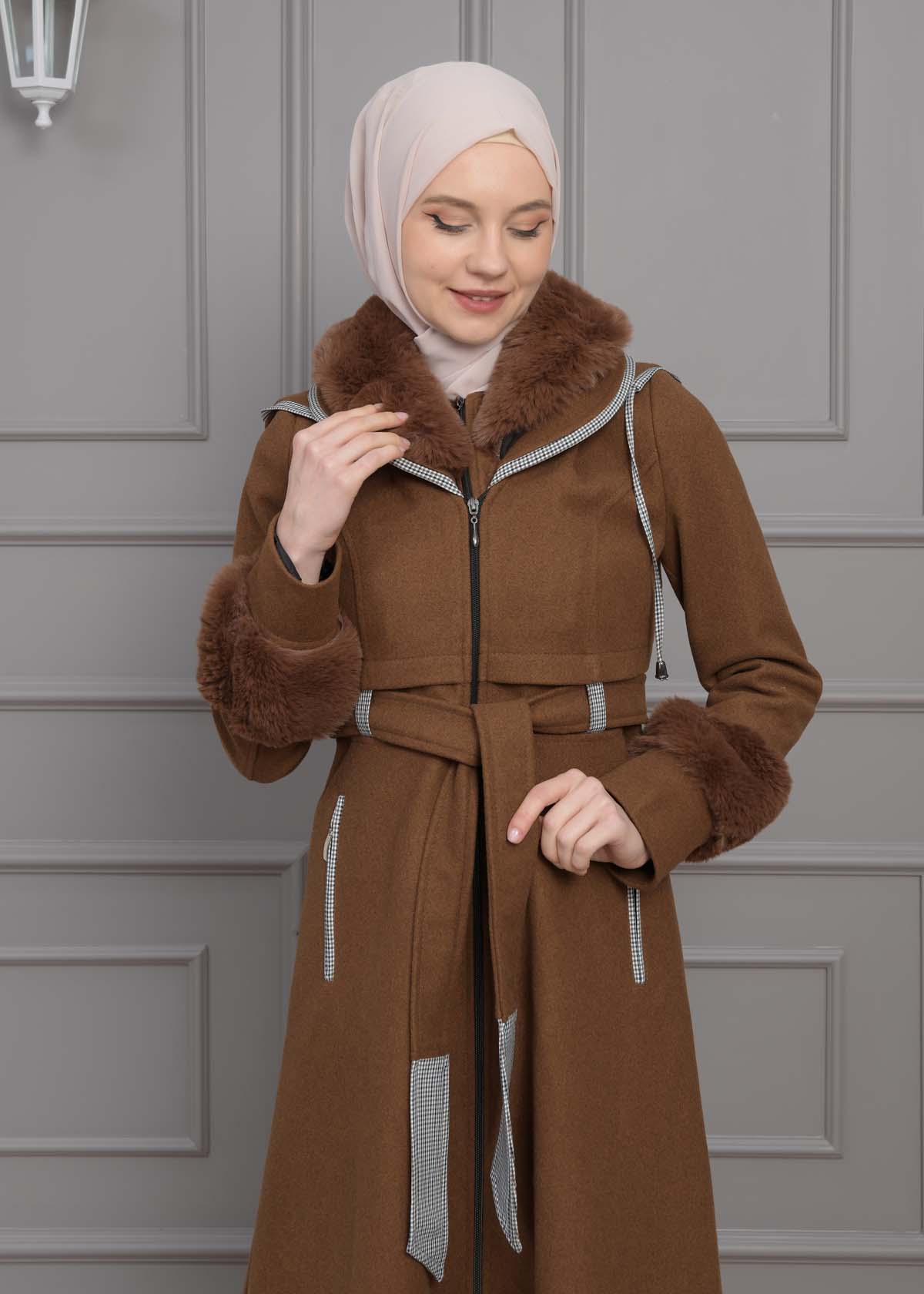 BELTED CACHET TOPCOAT WITH HOOD AND SLEEVE FUR DETAILS 1355 Kahverengi