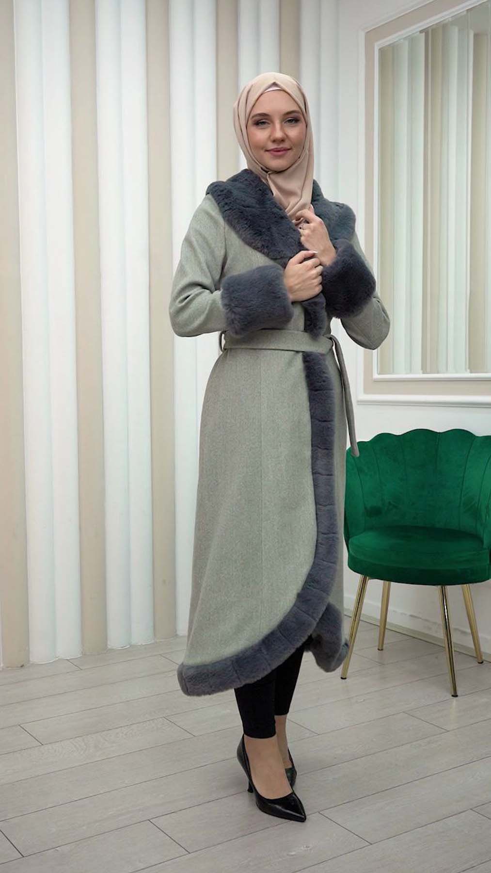 Luxury women's winter coat with belt, sleeves and fur collar 1337 Gri