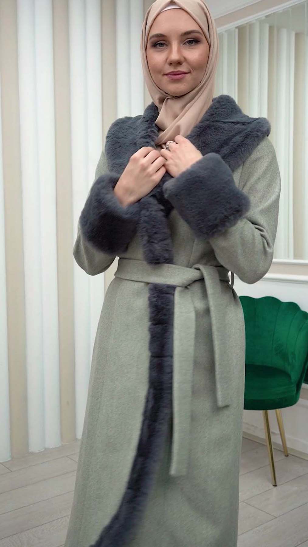 Luxury women's winter coat with belt, sleeves and fur collar 1337 Gri