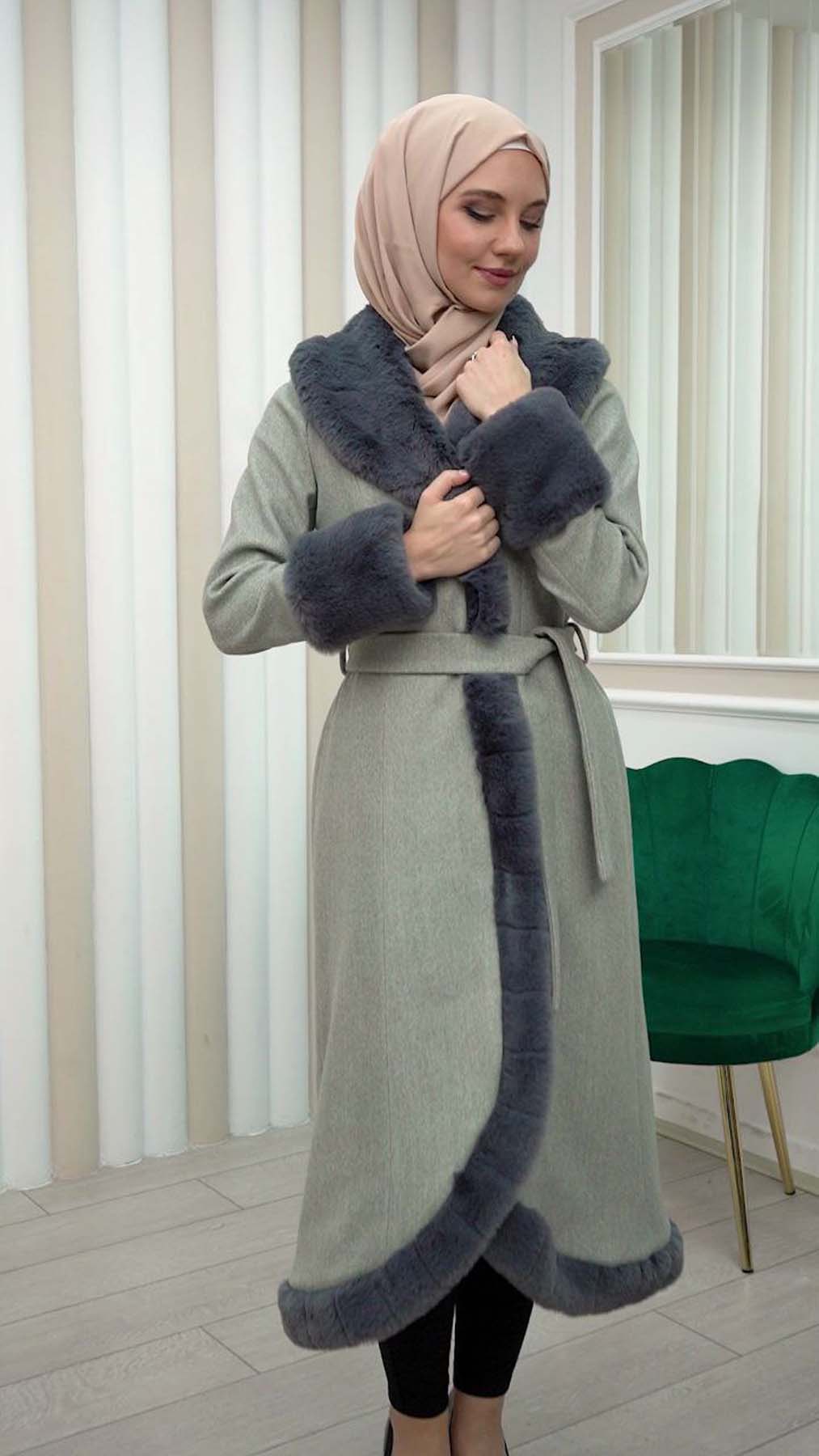 Luxury women's winter coat with belt, sleeves and fur collar 1337 Gri