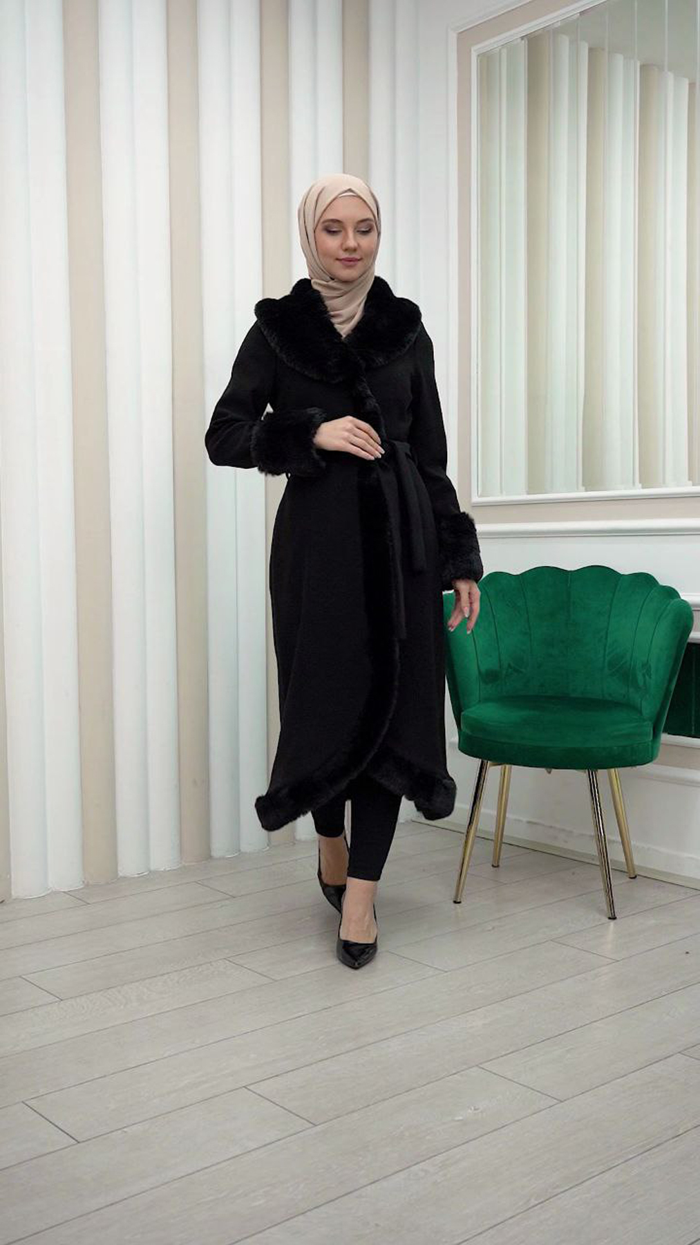 Luxury women's winter coat with belt, sleeves and fur collar 1337 Siyah