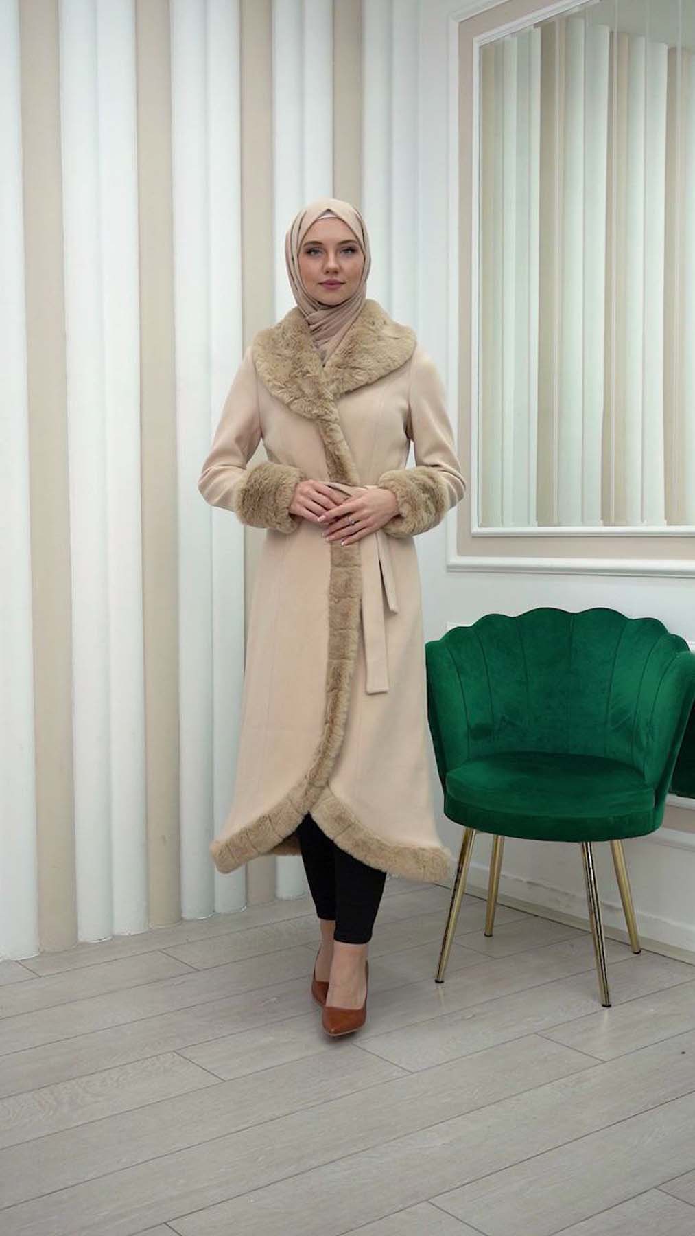 Luxury women's winter coat with belt, sleeves and fur collar 1337 Bej