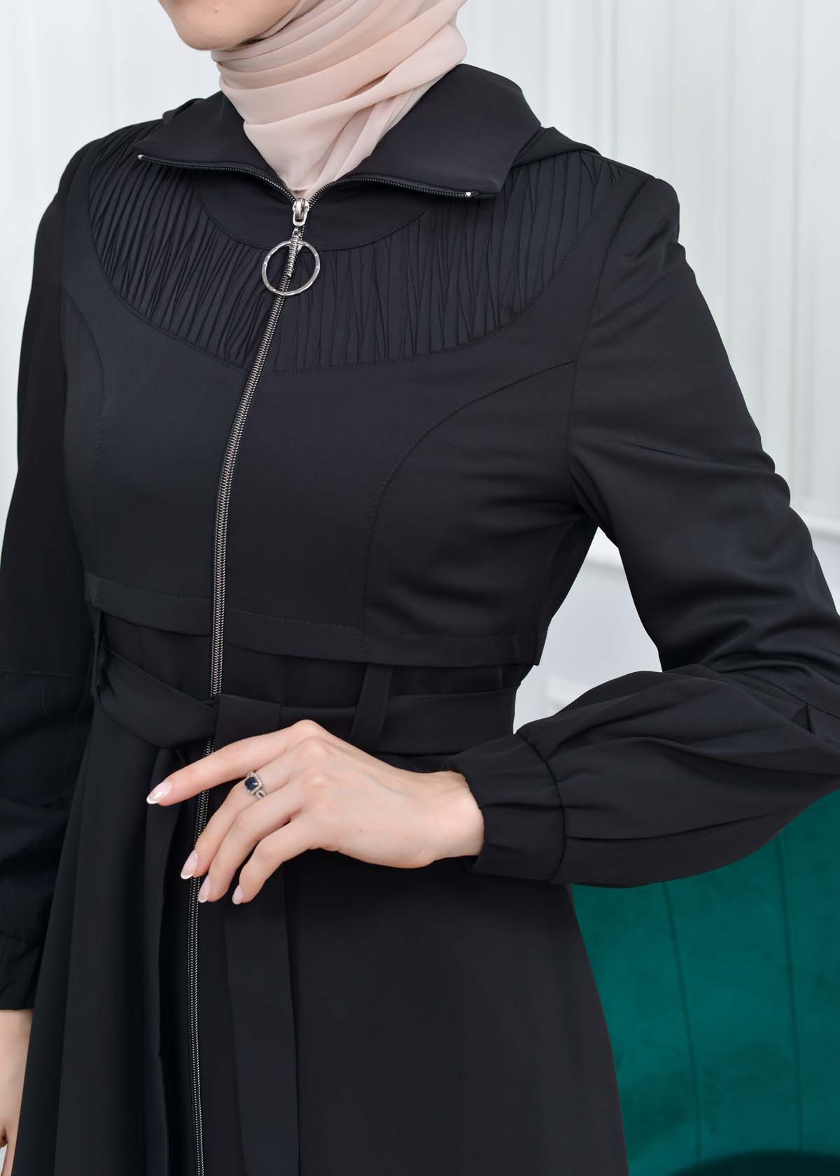 Hooded-Belted Hijab Topcoat 1206 with front zipper Siyah