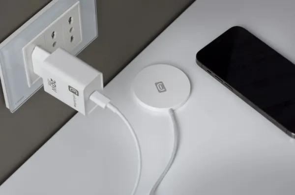 cellular-line-iphone-magsafe-kablosuz-sarj-standi-20w-duvar-sarji-243288.png